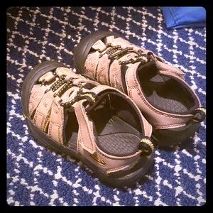Toddler keen size 7